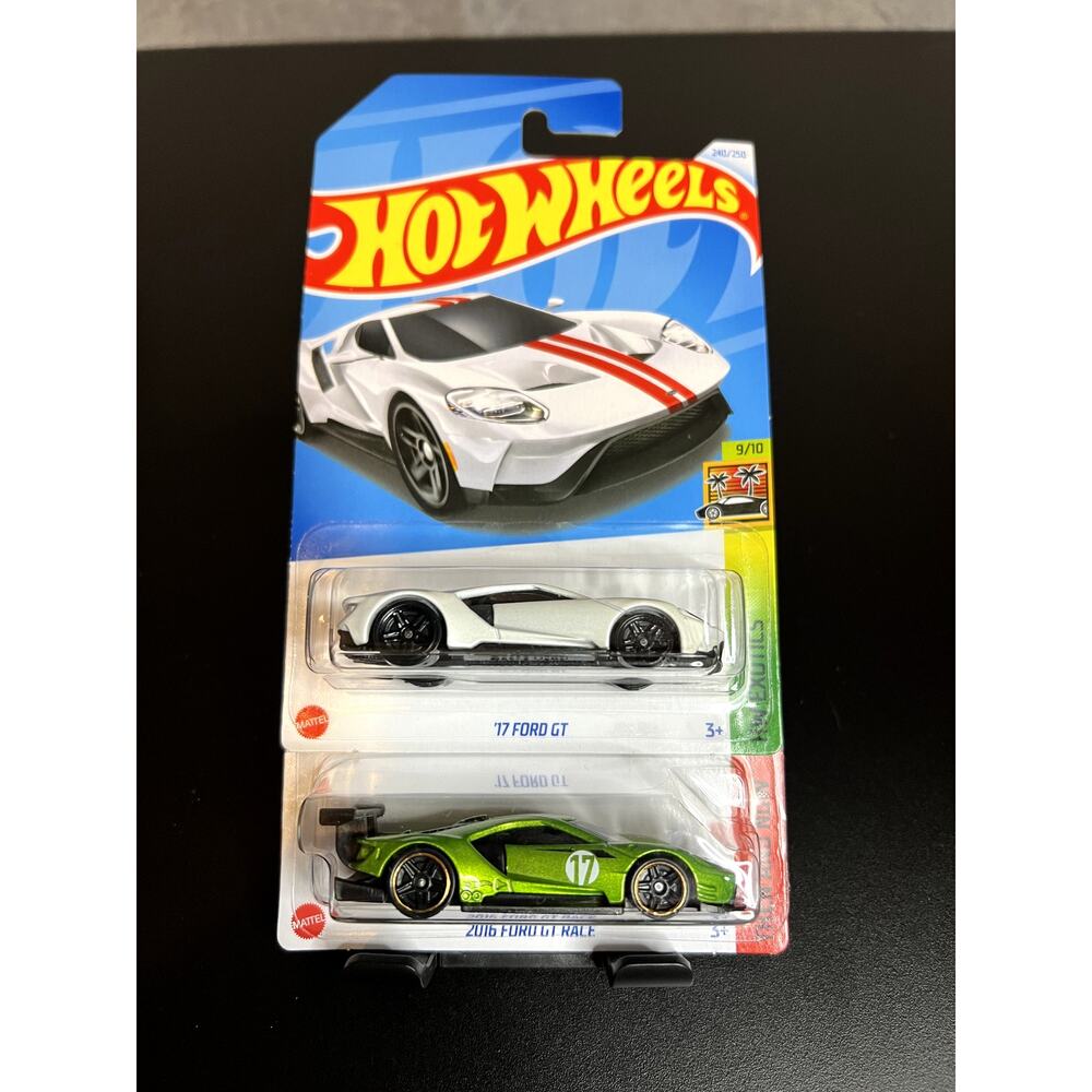 Hot Wheels 2016 Ford GT Race and 2017 Ford GT, 2 cars